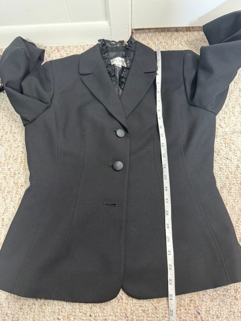 Le Suit Black Women's Tailored Blazer with ruffles style size 6 petite - Picture 5 of 8